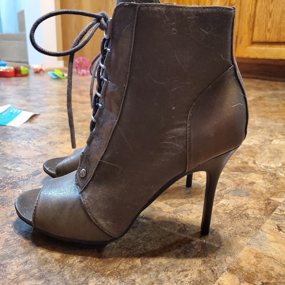 Vera Wang Heels Size 7
